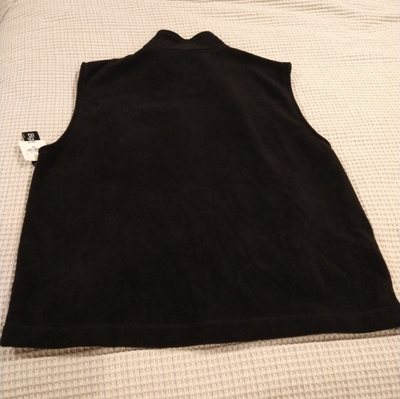 NWT St John's Bay Black Fleece Vest - Picture 3 of 6